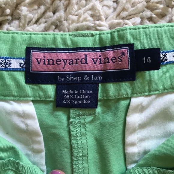 Green women's Vineyard Vines youth shorts - Picture 3 of 4